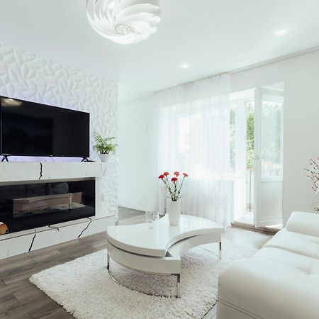 Snow White Center Appartment Liepaja Bagian luar foto